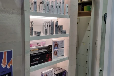 salon-express-display-case-led-lighting